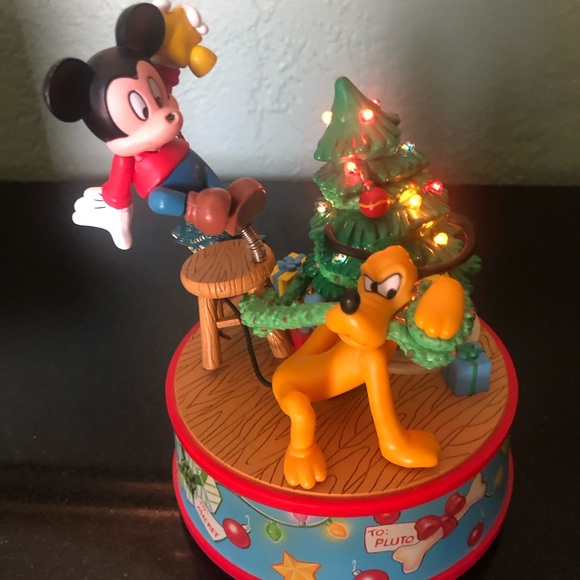 Tree Topplin' Mickey By Enesco Plays Deck The Halls Tree Blinks Moves A Little - Picture 1 of 8